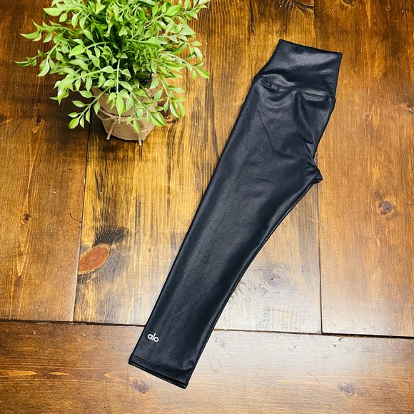 Alo high waisted airbrush shiny leggings size S - Picture 2 of 5